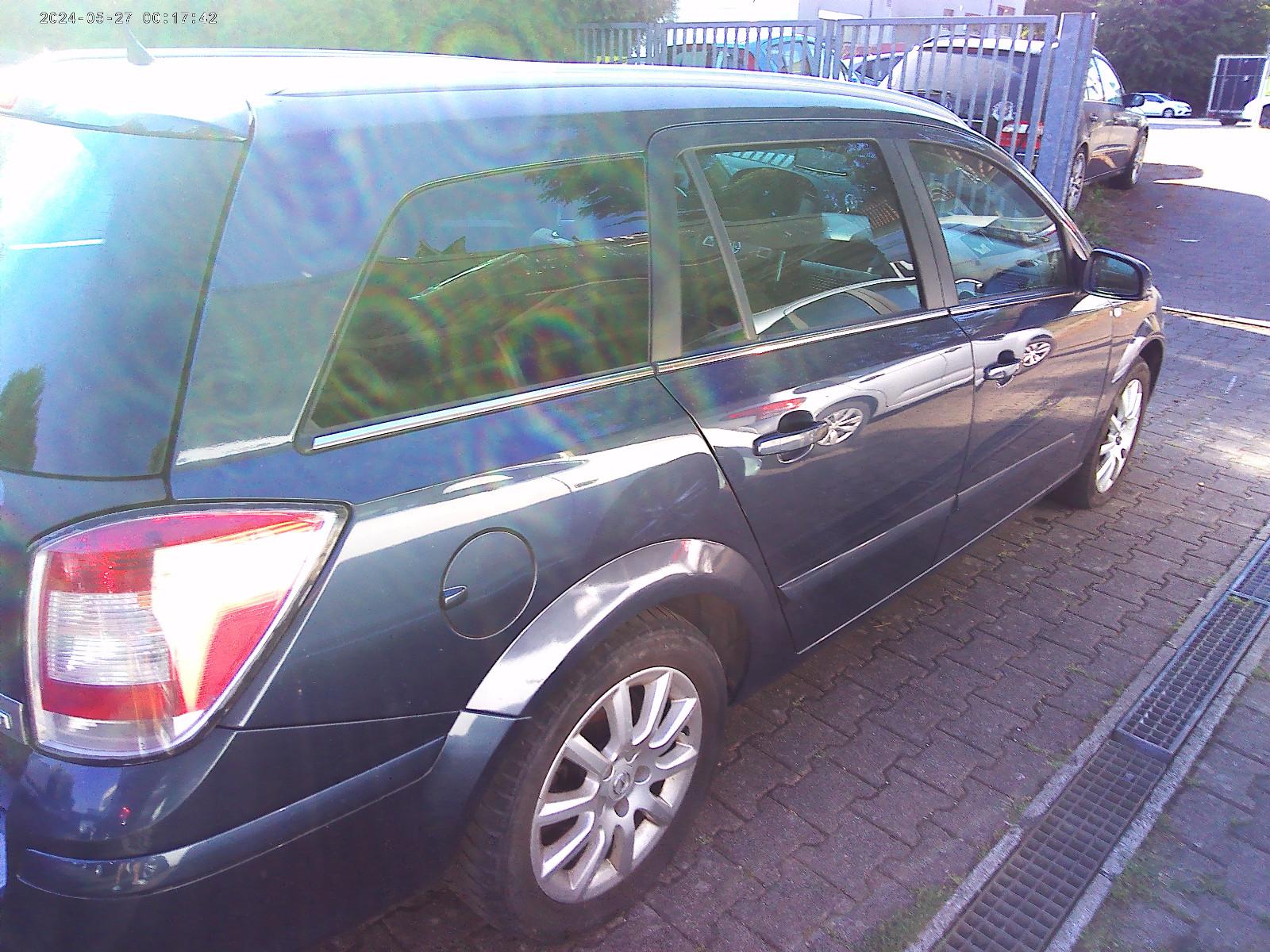 Opel Astra 2009 — photo 11