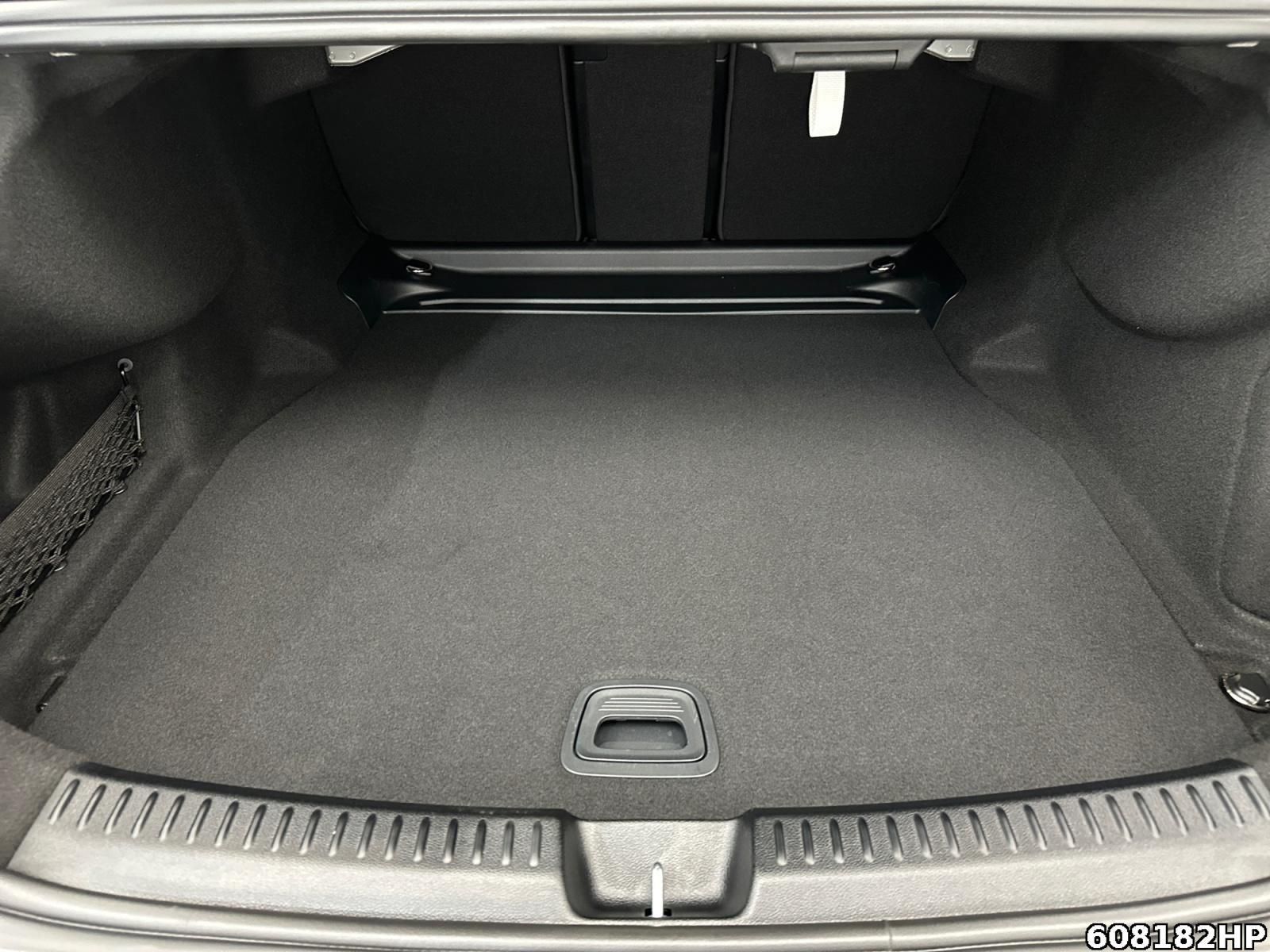 Mercedes-Benz E 220 d Avantgarde AHK Distronic Ambiente + foto 6