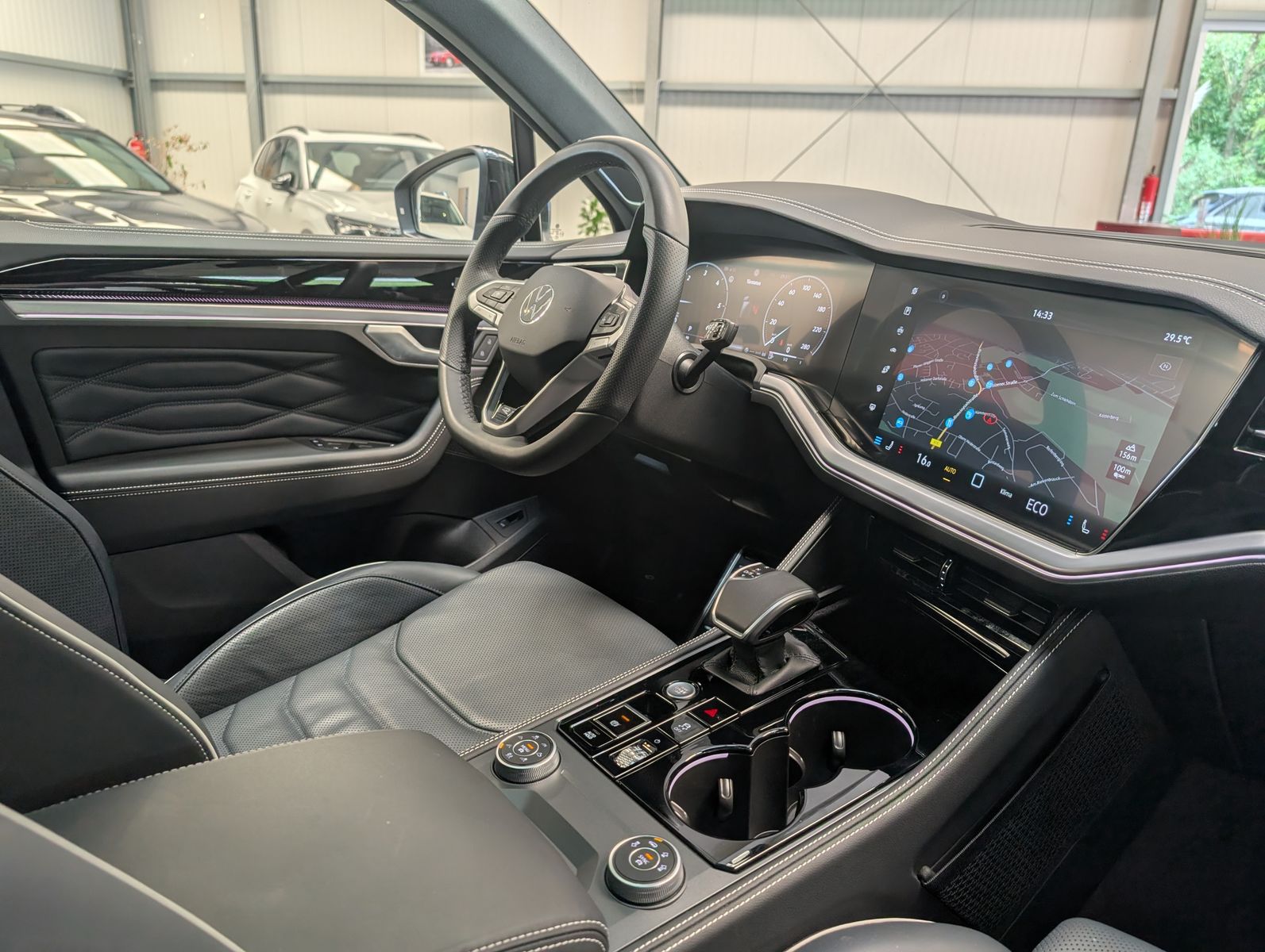 Fahrzeugabbildung Volkswagen Touareg 3.0TDI 4M R-Line VOLL Black 22" UPE 114T