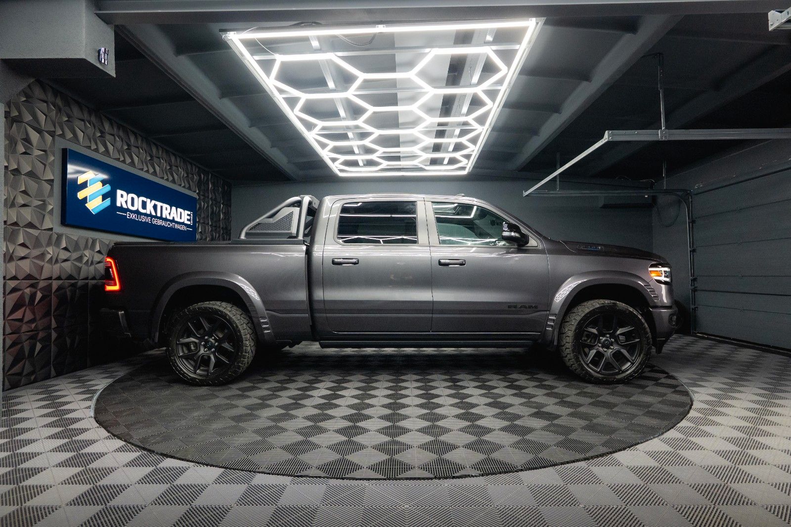 Fahrzeugabbildung Dodge RAM 5.7 V8 HEMI 4x4 Limited Longbed Airmatic 19%