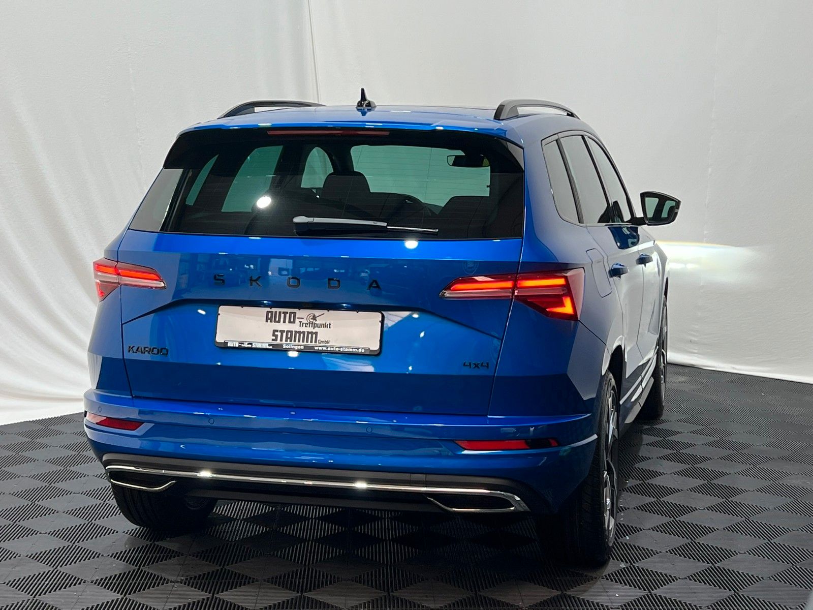 Fahrzeugabbildung SKODA Karoq Sportline 4x4 -Leder - AHK - Pano - Rfk