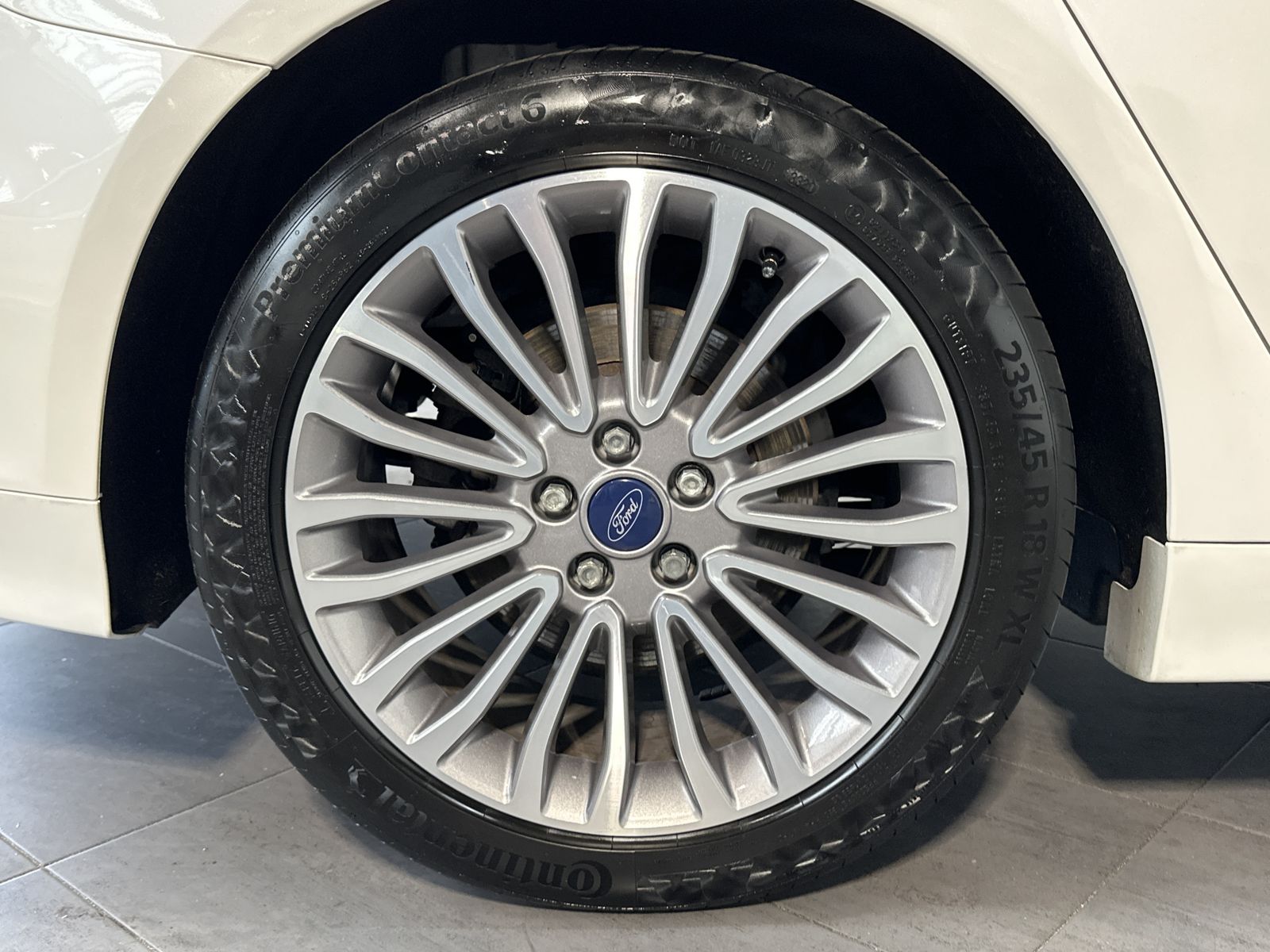 Fahrzeugabbildung Ford Mondeo Turnier 2.0 EB Aut. Titanium NAV+LED+PANO