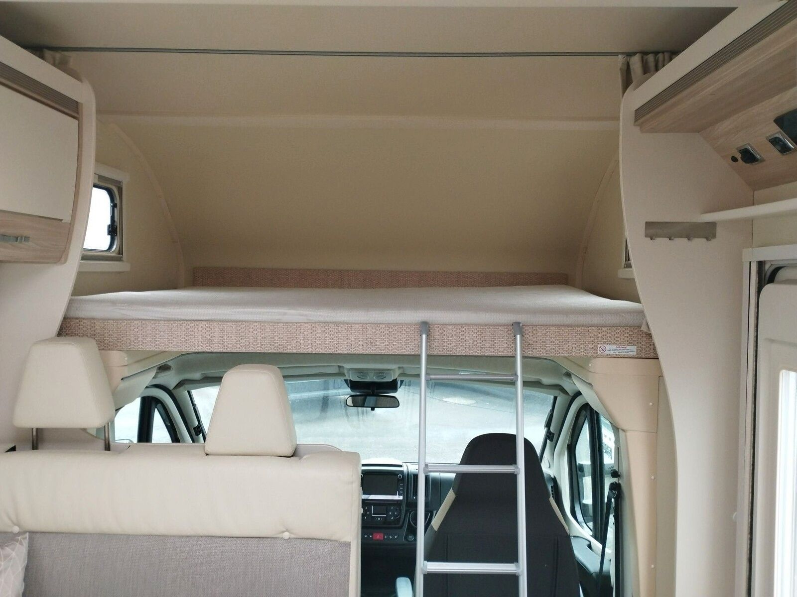 Fahrzeugabbildung Eura Mobil Activa One 690 HB SAT,TV,Markise,Dachklimaanlage