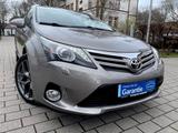 Toyota Avensis 2.2-R.Kamera-1.HD-Pano-AHK-Navi-Garantie - Toyota Avensis mit Diesel-Antrieb