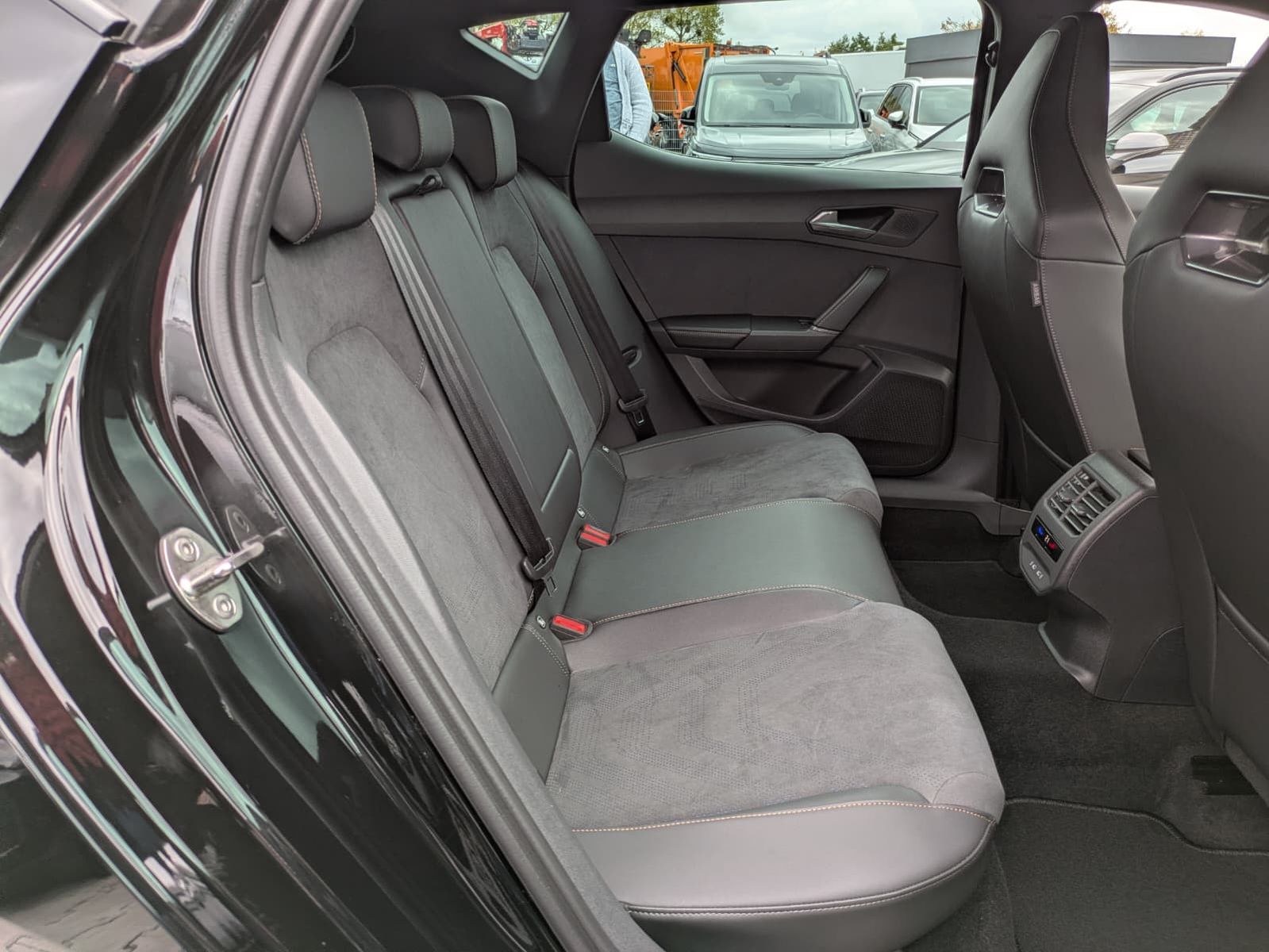 Fahrzeugabbildung CUPRA Leon 2.0 TDI MATRIX*Dinamica*Sennheiser*Int.DRIV