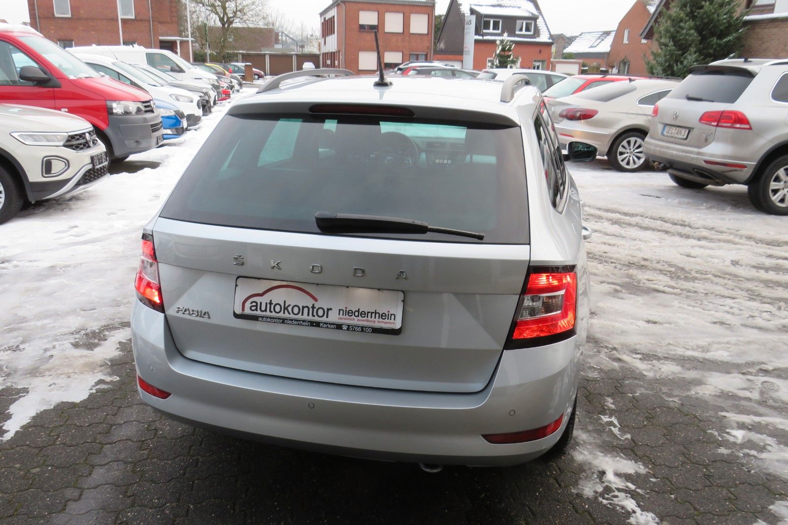 Fahrzeugabbildung SKODA Fabia Combi Ambition SITZH. GJ GRA PDC APP 1.H