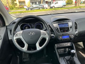 Fahrzeugabbildung Hyundai ix35 2.0 Style 2WD*Keyless*PDC*AHK*Bluetooth*