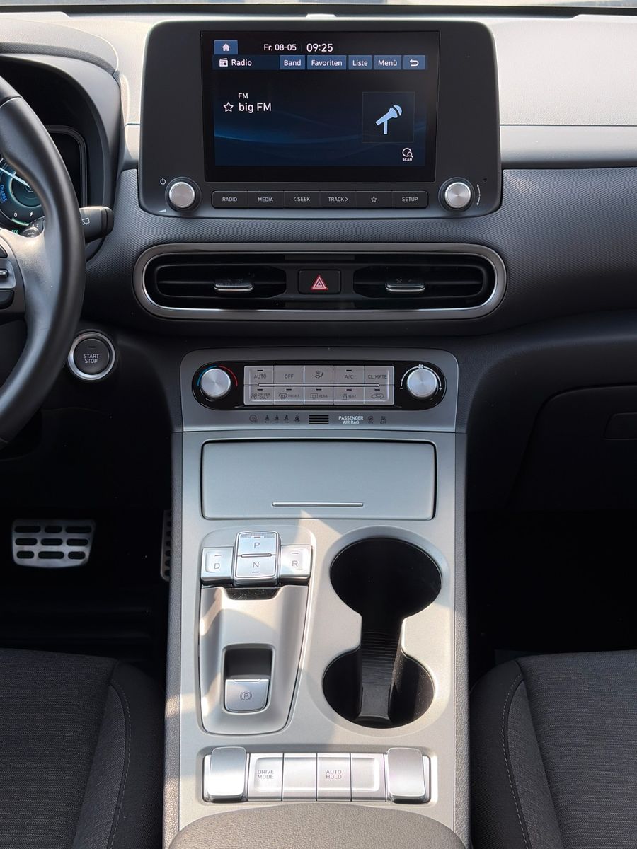 Fahrzeugabbildung Hyundai KONA E Basis 2WD LKAS CAM CarPlay DAB+ 17" 305km