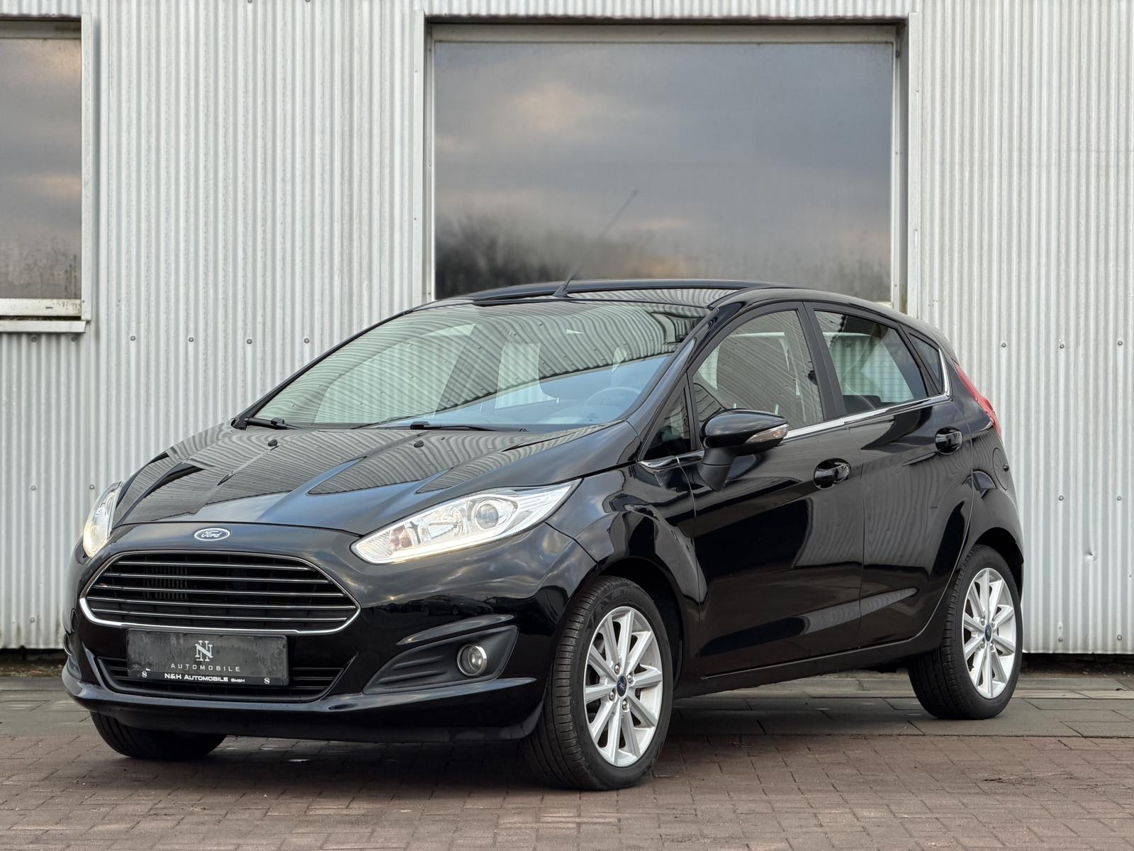 Ford Fiesta Titanium LED Sitzheizung 1 Hand