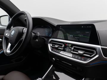 Fahrzeugabbildung BMW 320e 360°Laser DAB HiFi WLAN Komfort Alarm Sport