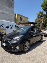 Toyota Yaris 1.0 5 porte Lounge - Toyota Yaris Lounge mit Benzin-Antrieb