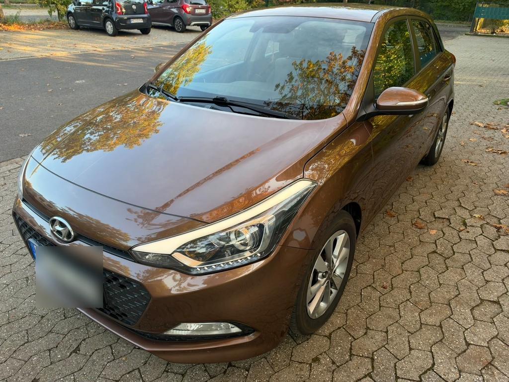 Hyundai i20 Bj2015 1.4 (101PS) neu TUV, TOP