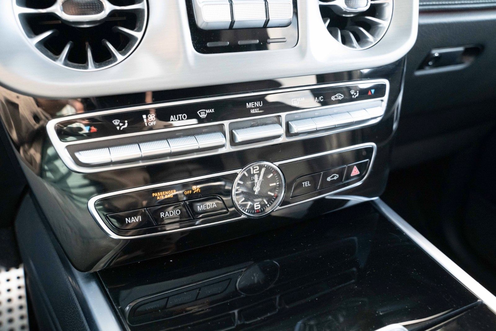 Fahrzeugabbildung Mercedes-Benz G 63 AMG MATT 8FACH GARANTIE AHK BURMESTER 360°