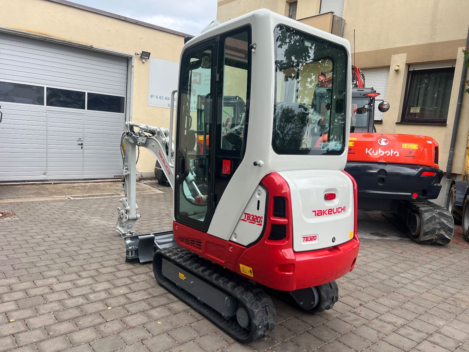 Fahrzeugabbildung Takeuchi TB 320 PoweriltHS01 Kabine,  2,2t