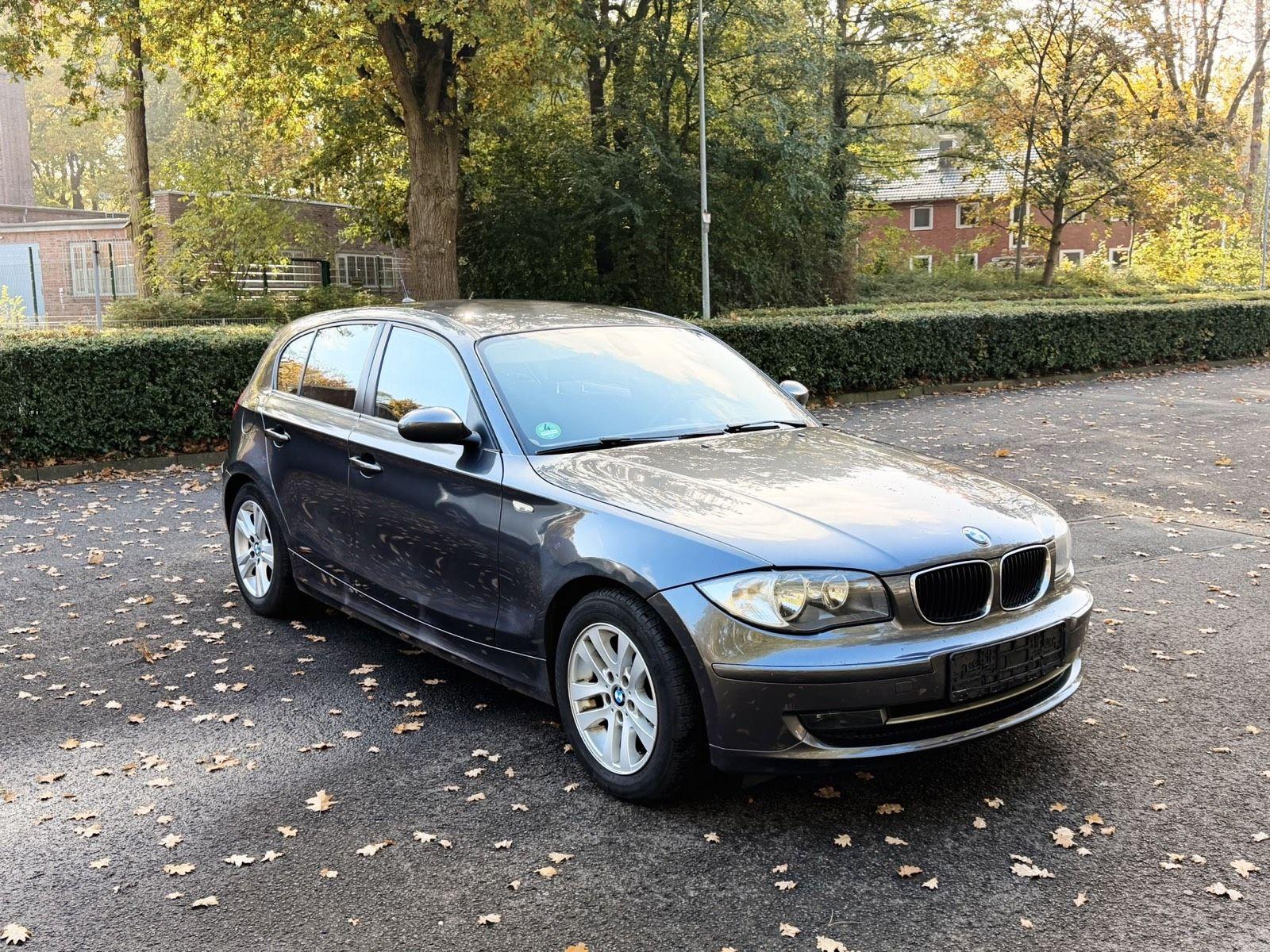 BMW 118 2008 — rear view