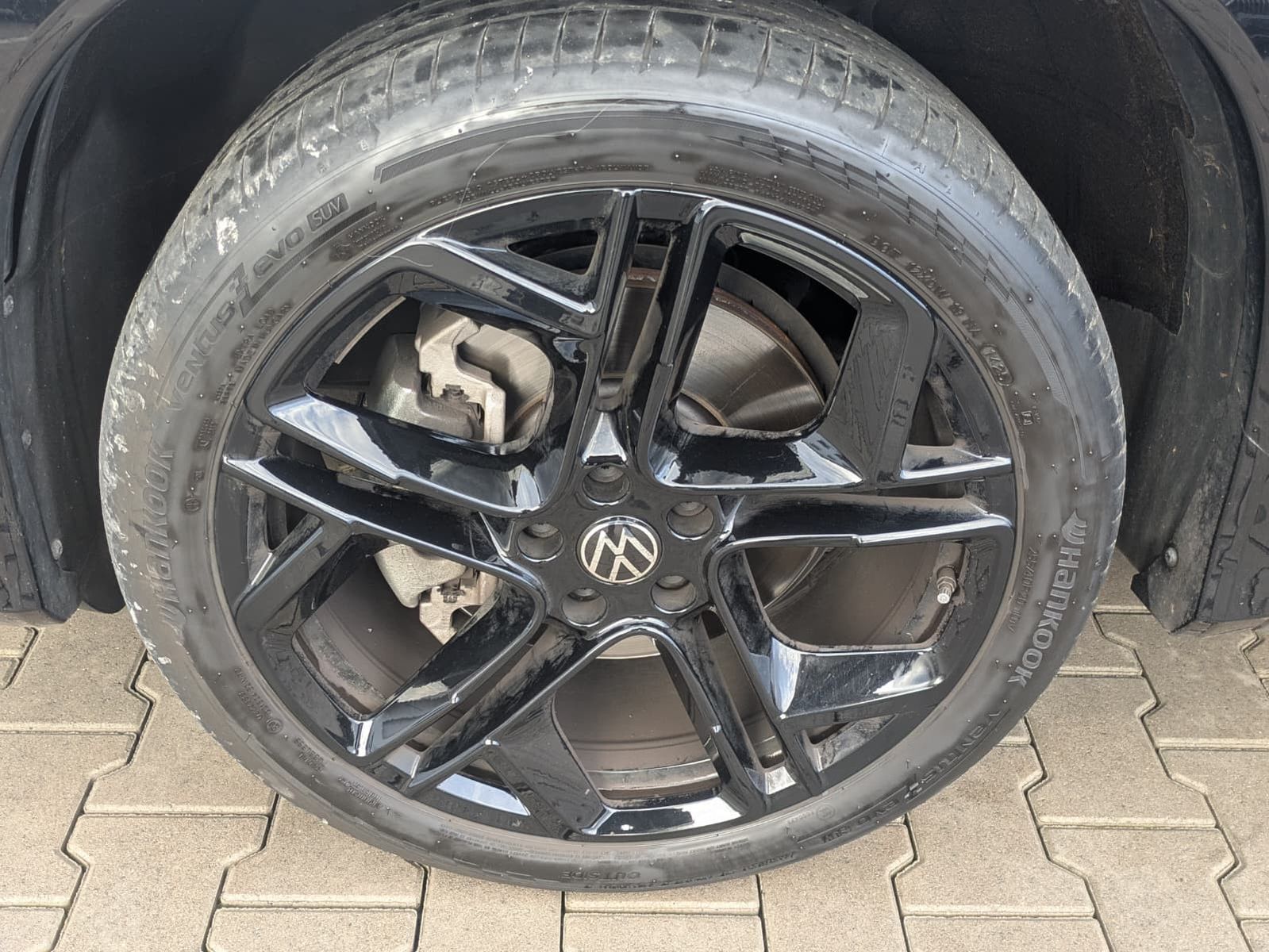 Fahrzeugabbildung Volkswagen Tayron 2.0 TDI 4M R-Line BLACK*7S*IQ*LEDER*PANO