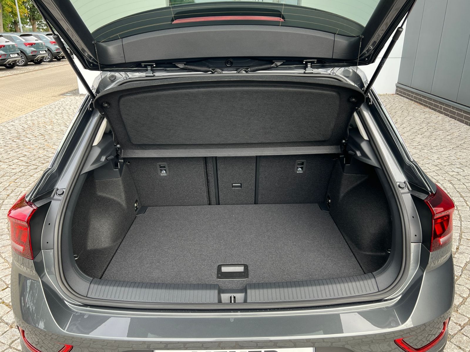 Fahrzeugabbildung Volkswagen T-Roc Life 1.0 TSI *LED, ACC, Kamera, 17''-LM*