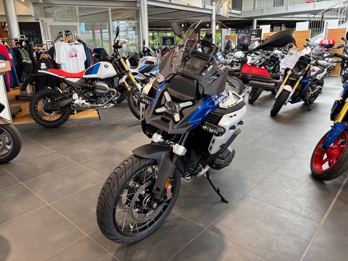 Fahrzeugabbildung BMW R 1300 GS Adventure Trophy 3 Pakete ASA