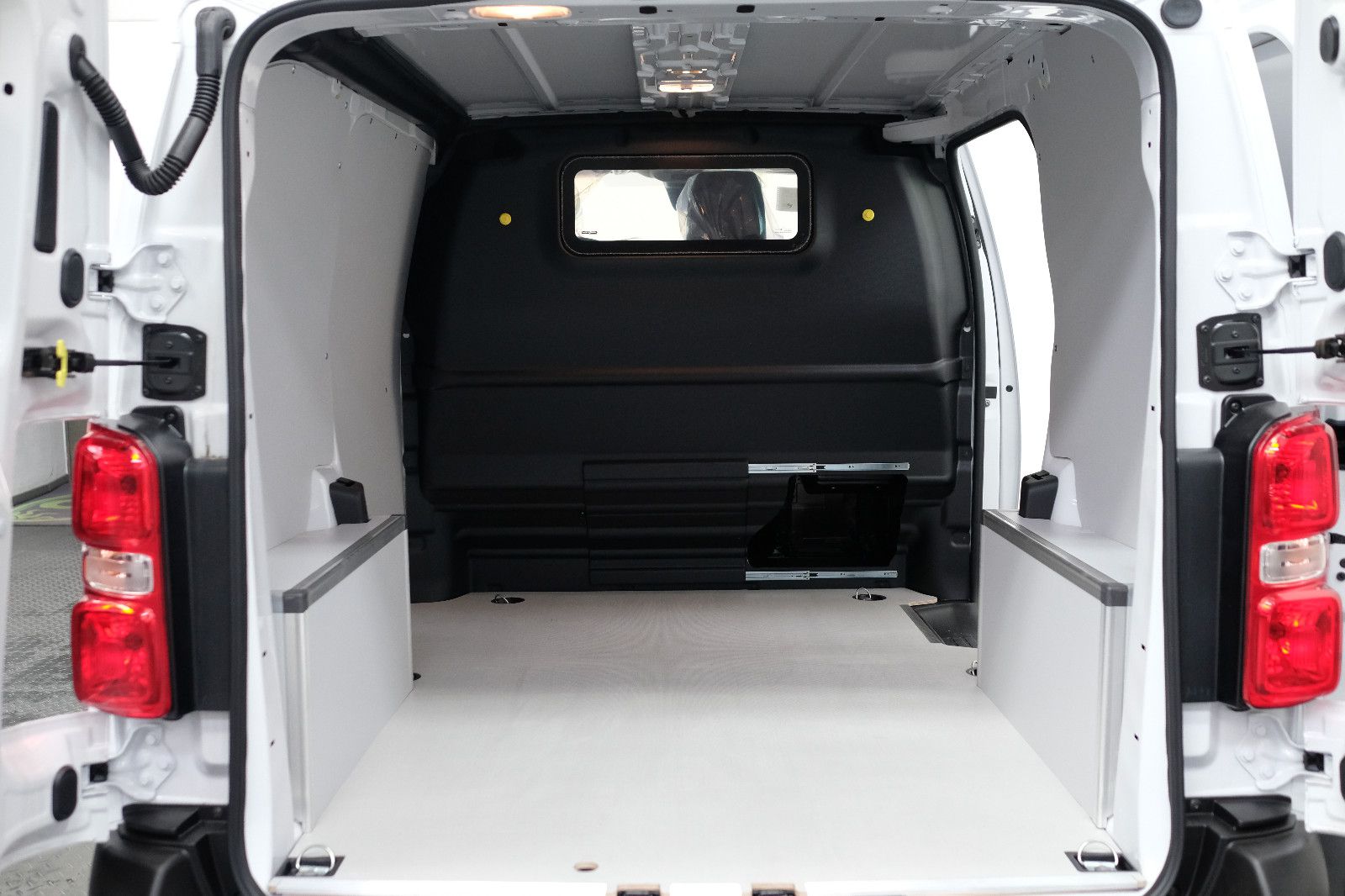 Fahrzeugabbildung Fiat Scudo L1SX  1,5 120 KLIMA ++ NAVI ++ KAMERA