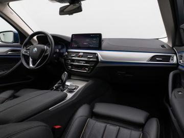 Fahrzeugabbildung BMW 530d Luxury Line Kamera DAB HiFi Stop&Go Alarm