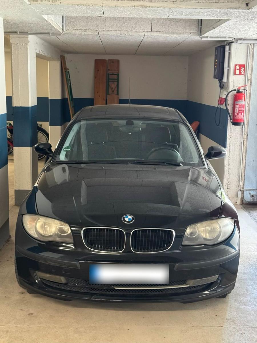 BMW 118 2008 — rear view
