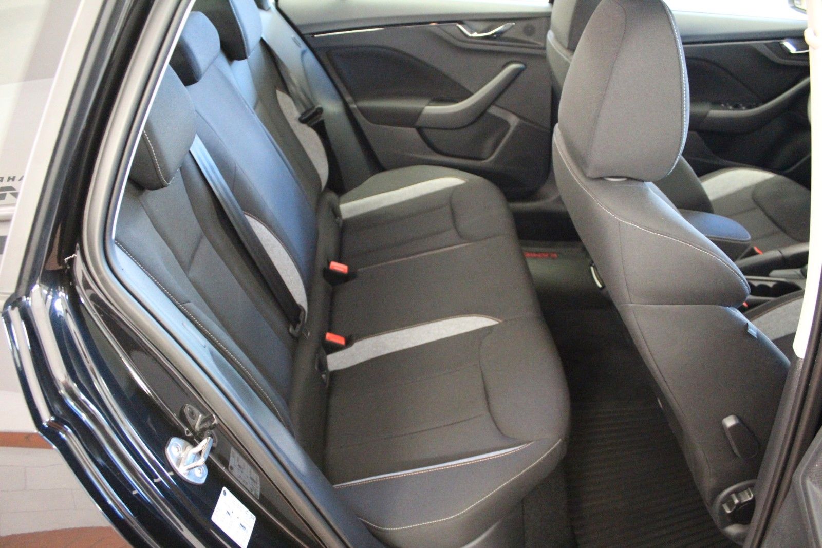 Fahrzeugabbildung SKODA Kamiq 1.0 TSI 85kW Selection *AHK schwenkbar*