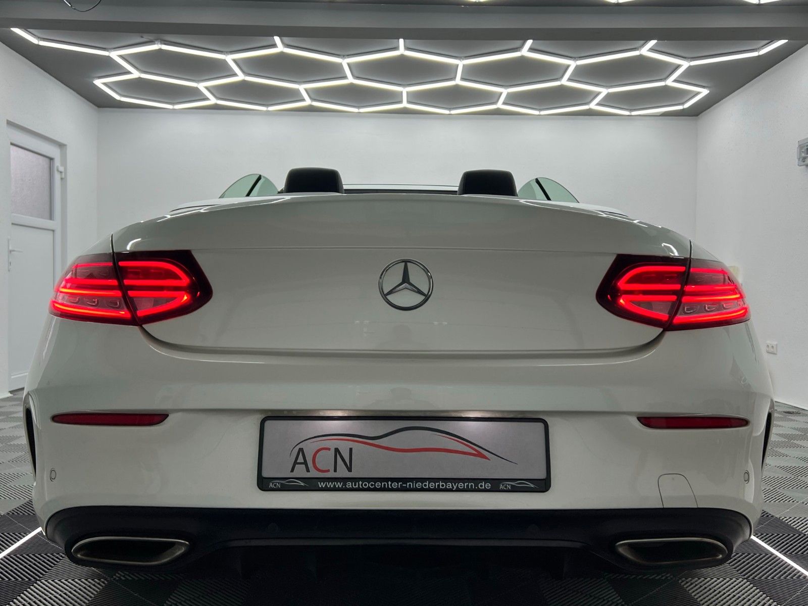 Fahrzeugabbildung Mercedes-Benz C 300 Cabrio AMG-LINE/VRTL COCPIT/360*/BURMESTER