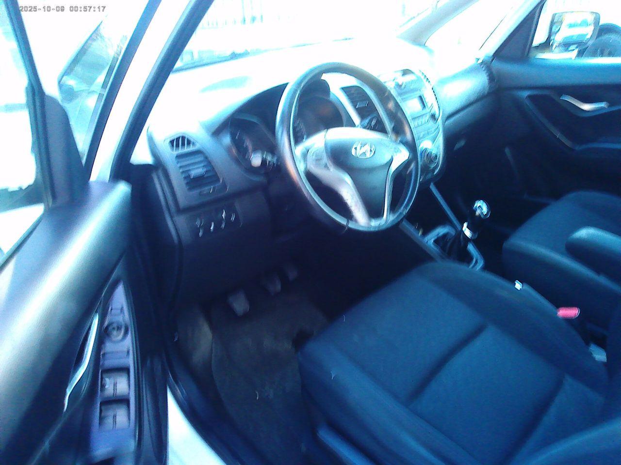 Hyundai ix20 2011 — photo 7