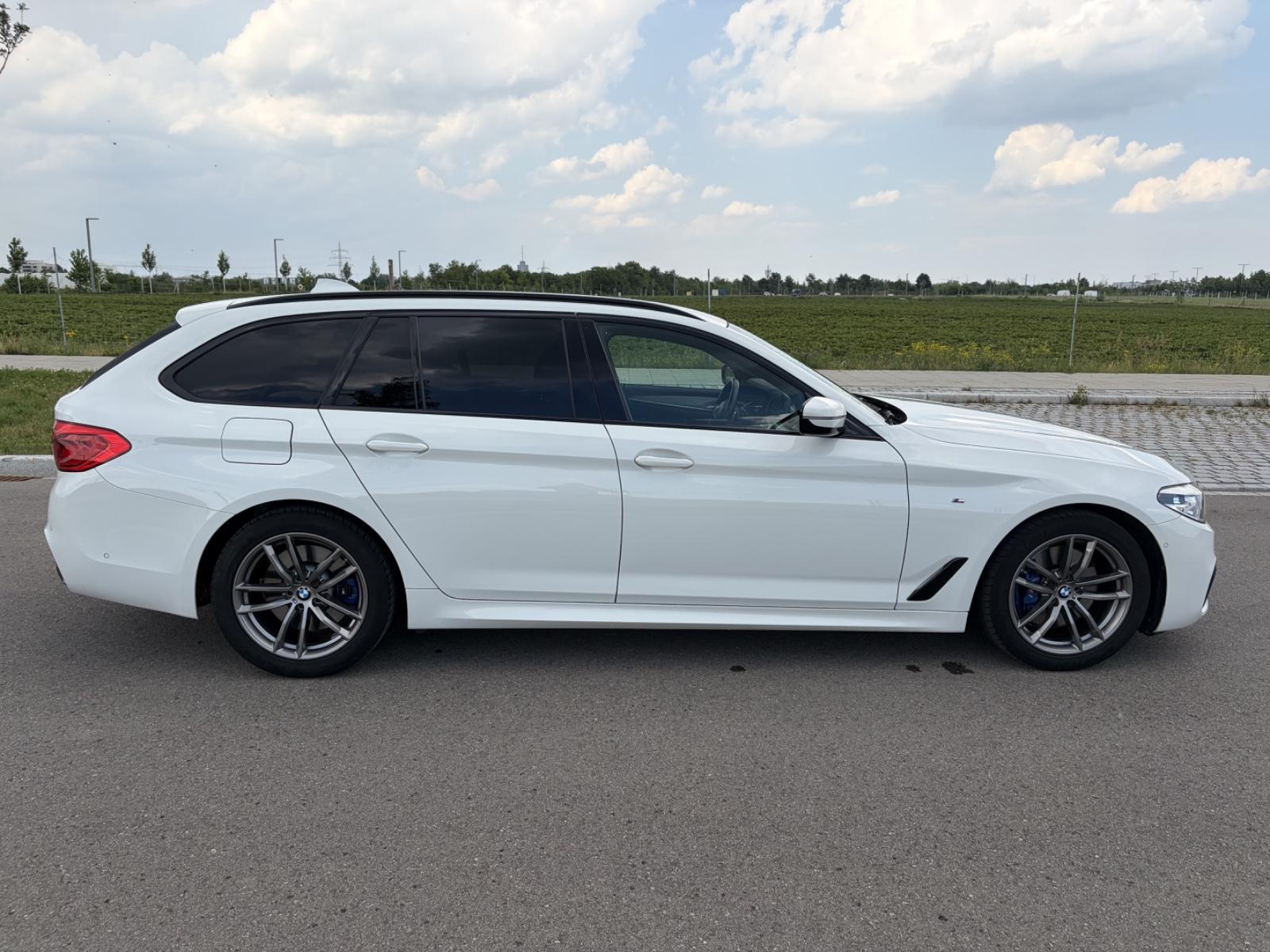 BMW 530d Sport-Aut M Paket LED*Alcantara*Kamera*AHK