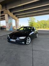 BMW 320i - - BMW 320 aus 2010: Coupe