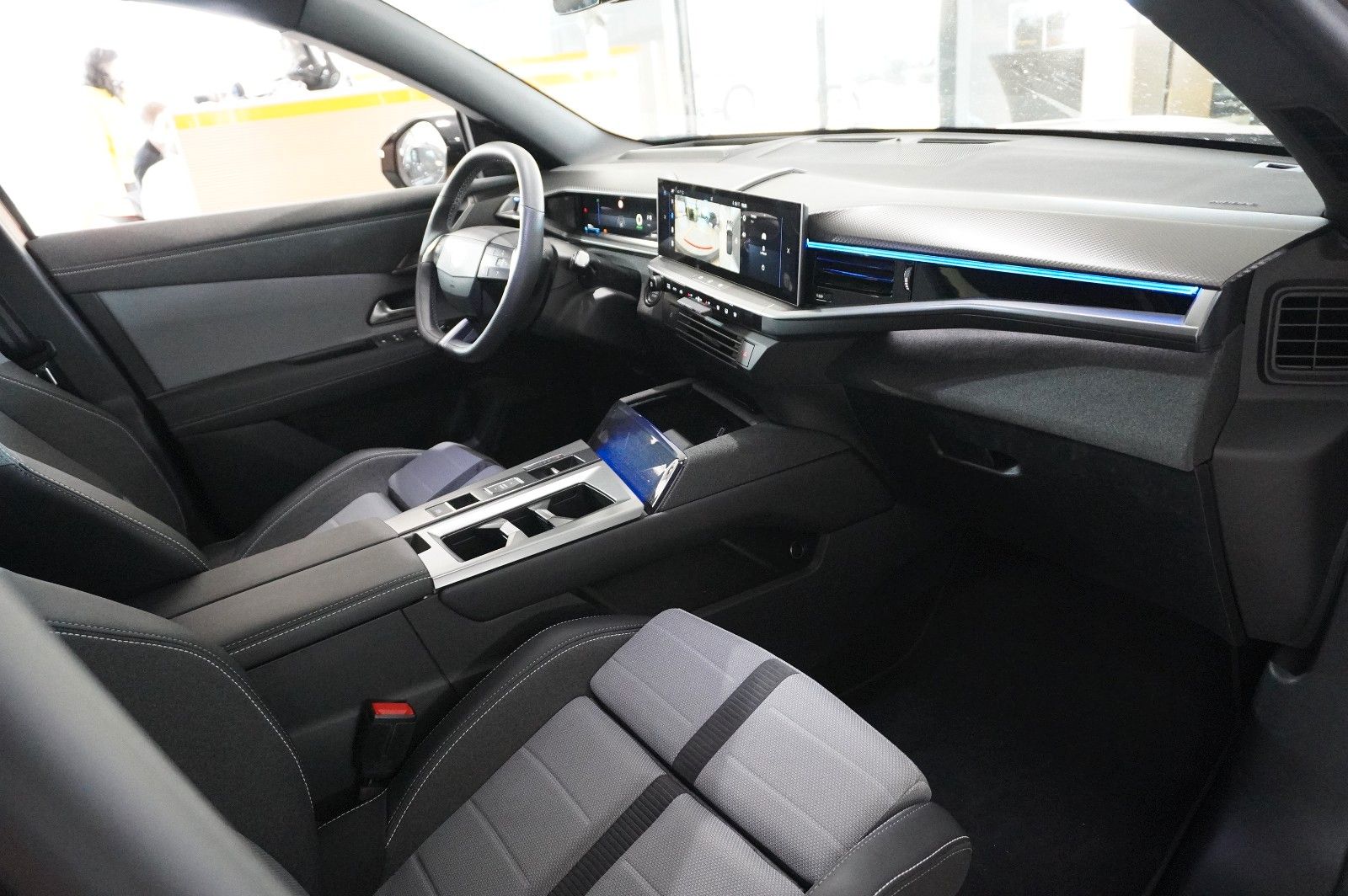 Fahrzeugabbildung Opel Grandland ELECTRIC GS SPORT 73KWH NAVI/360° /HUD