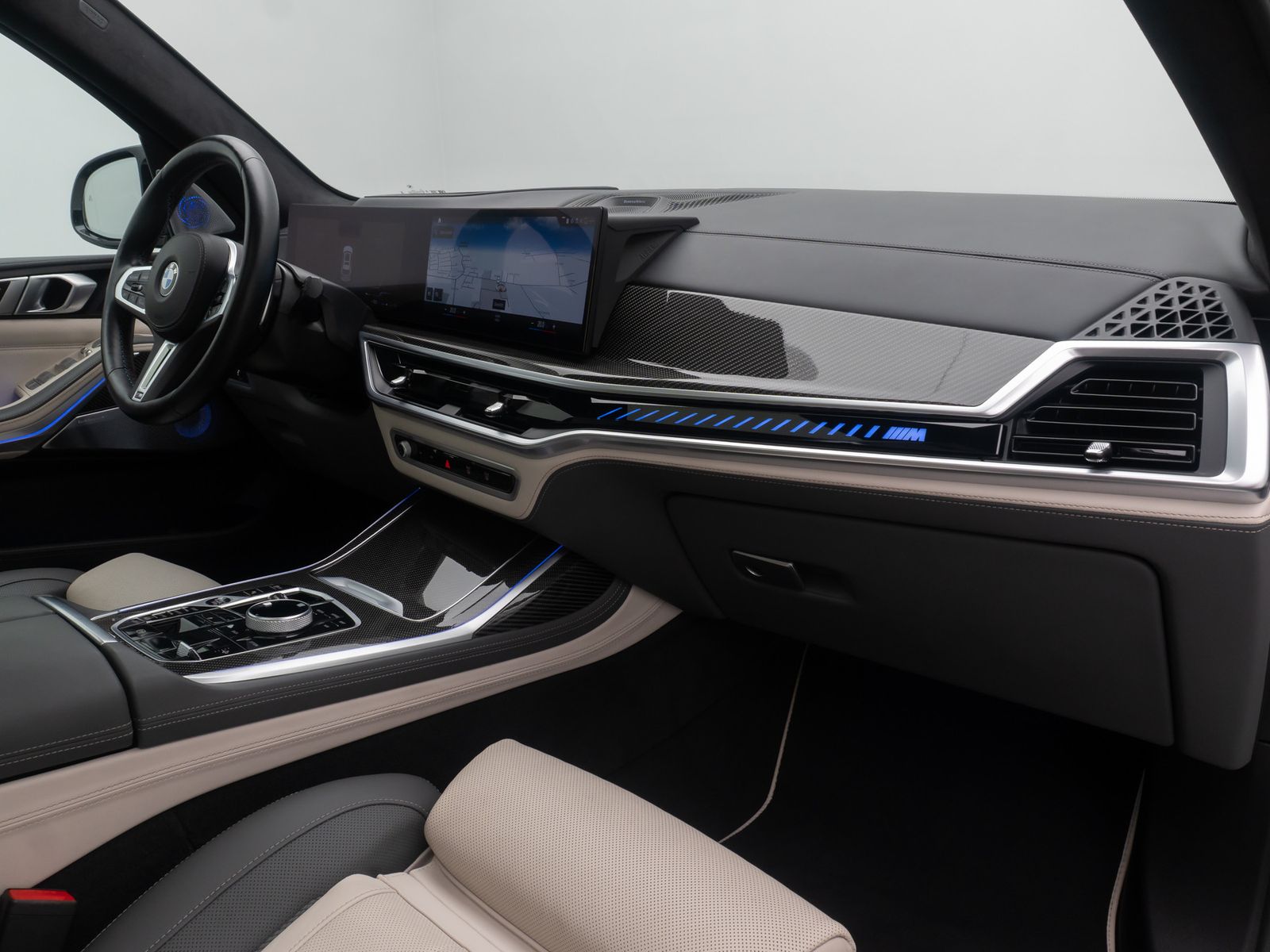 Fahrzeugabbildung BMW X7 M60i xD Individual HUD B&W SoftCL 23Zoll VOLL