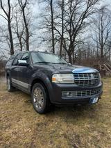 Lincoln Navigator - Lincoln Navigator mit Benzin-Antrieb