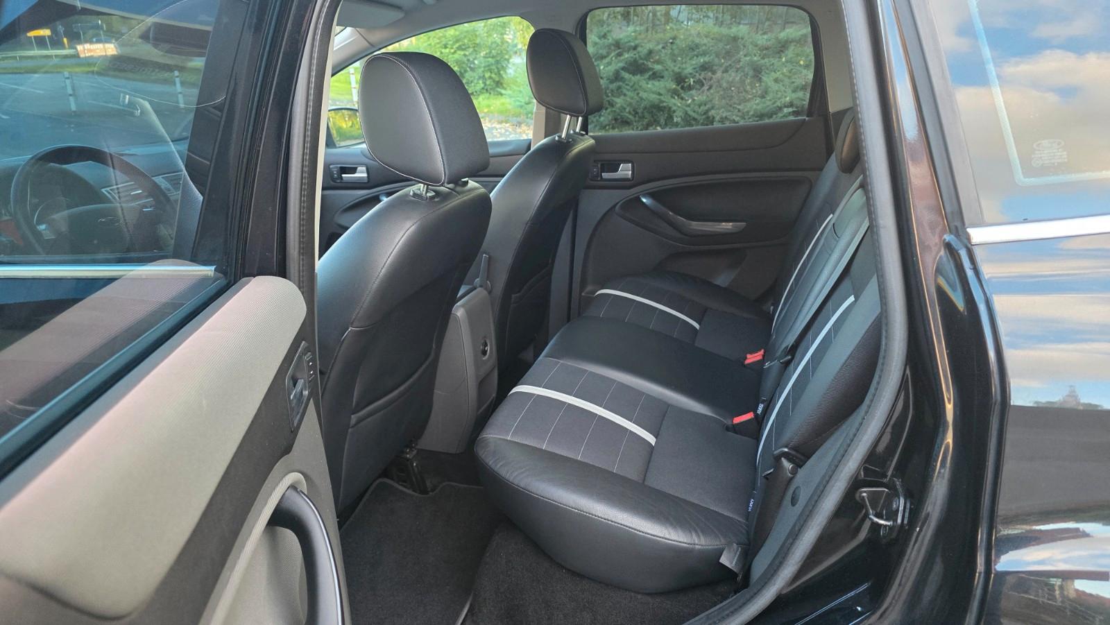 Ford Kuga Titanium 2.5 Turbo 5 cyl. 200 ch BVA 4x4 / Carnet complet / GPS / Sièges chauffants / Attelage 2,1 t