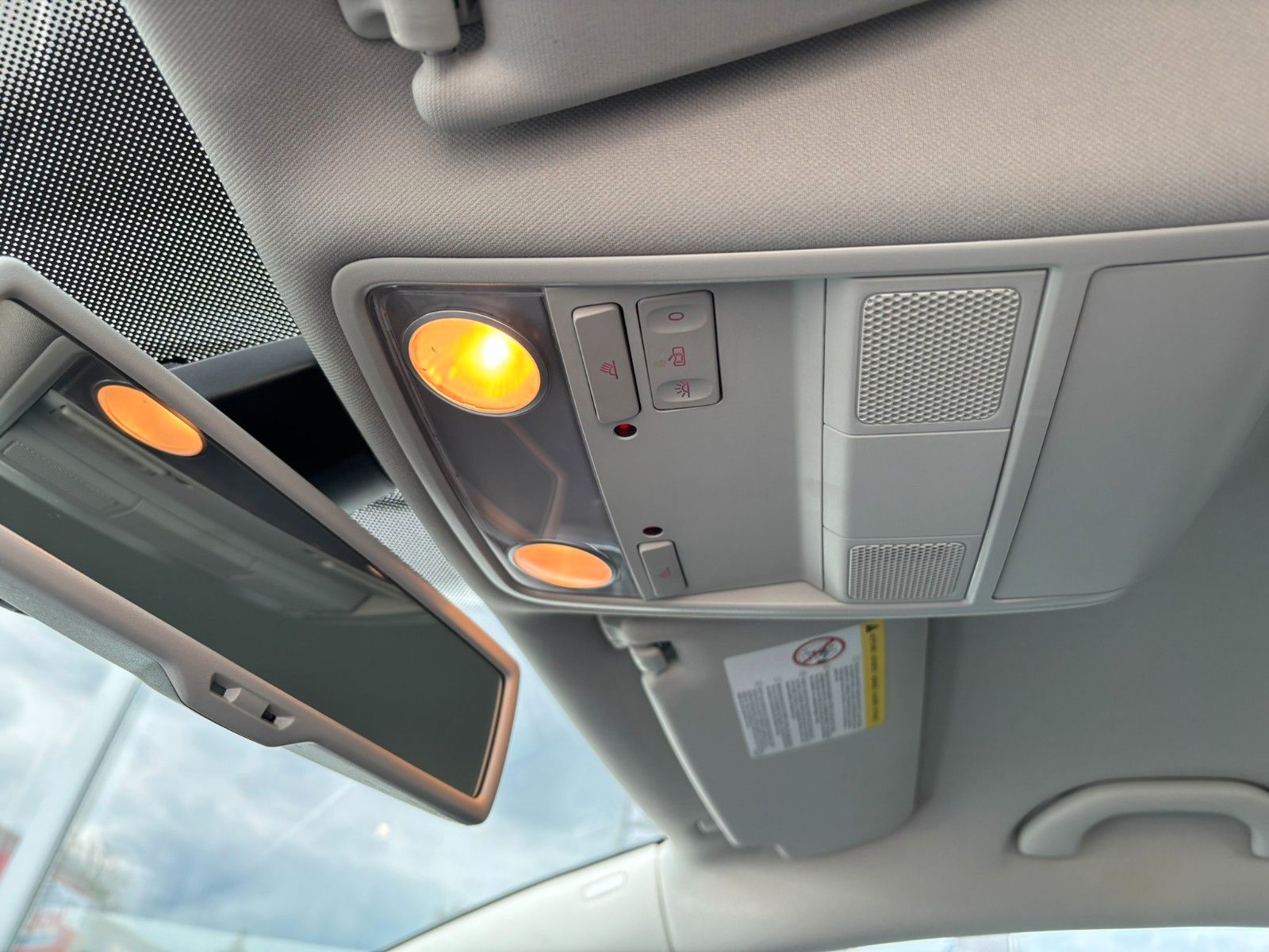 Fahrzeugabbildung Volkswagen Passat Var. 1.4TSI Comf. DSG AHK/TÜV 02-2028/NAV