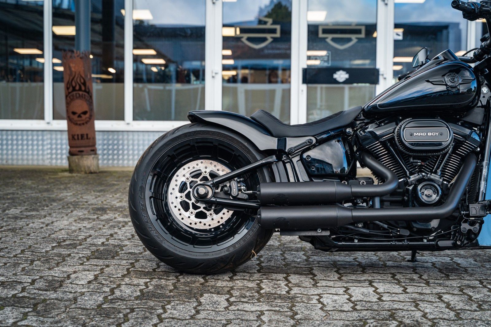 Fahrzeugabbildung Harley-Davidson FLFBS FAT BOY SOFTAIL 114 -JEKILL&HYDE- MAD BOY