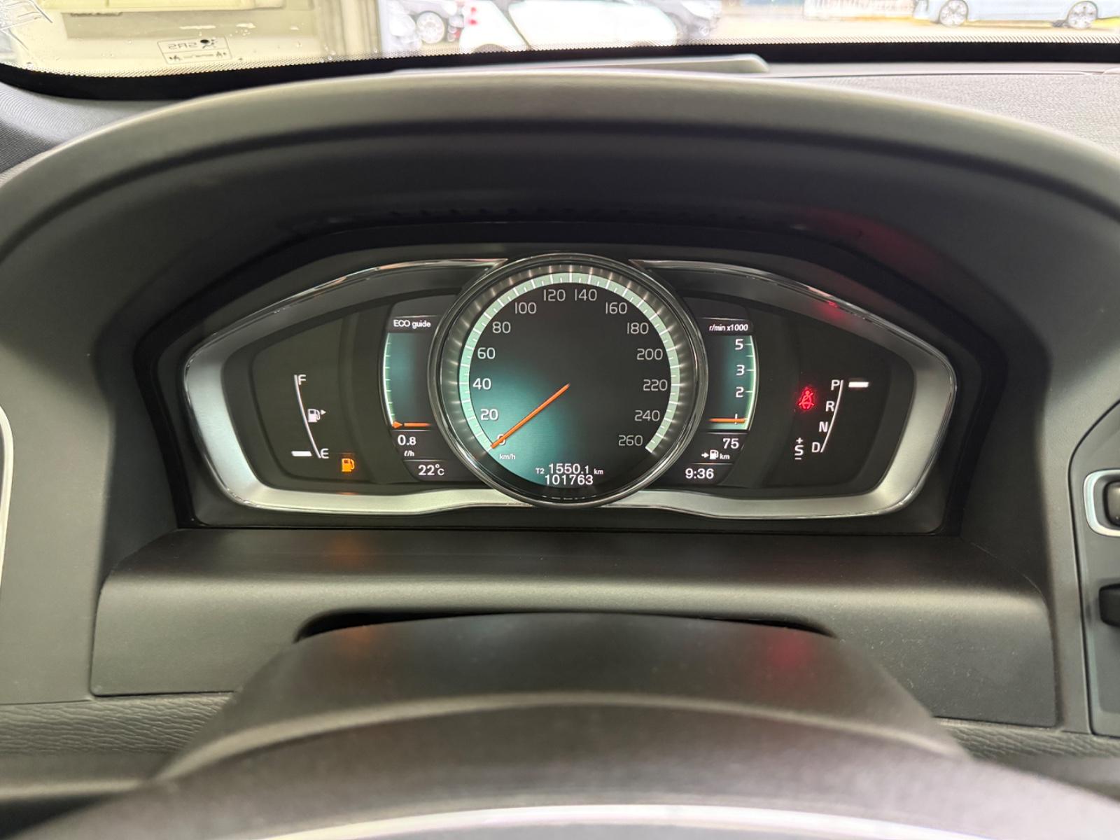 Volvo XC60 2.0 D4*MOMN*R-DSGN*2WD*ACC*PAN*CAM*BI-XN*AH