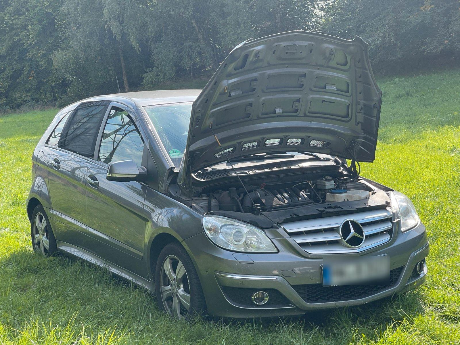 Mercedes-Benz B 180