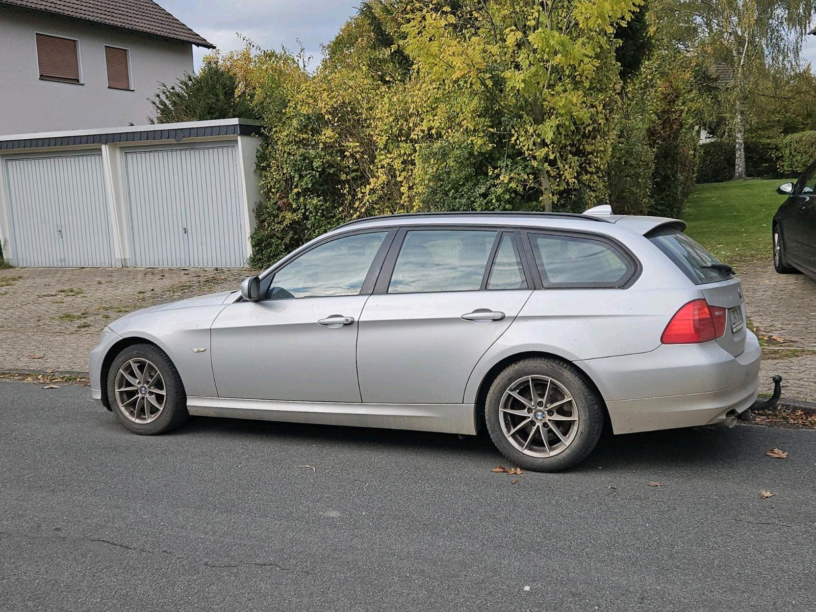 BMW 318 2012 — engine 143 HP (105kW)