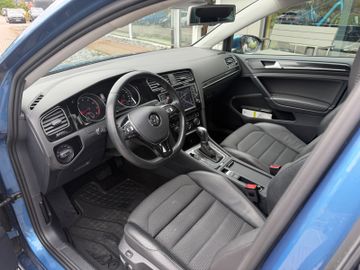 Volkswagen Golf - 10