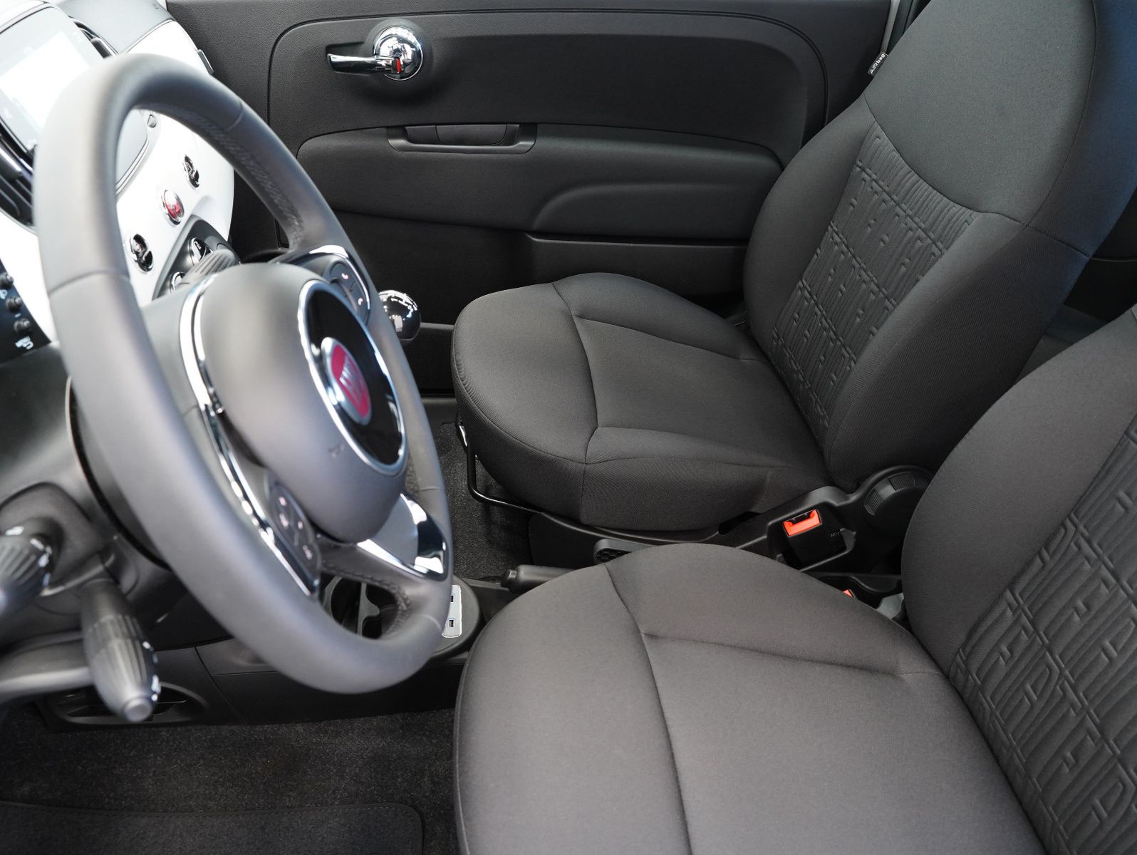 Fahrzeugabbildung Fiat 500 1.0 Mild Hybrid KOMFORT/TECH/NAVI/CARPLAY