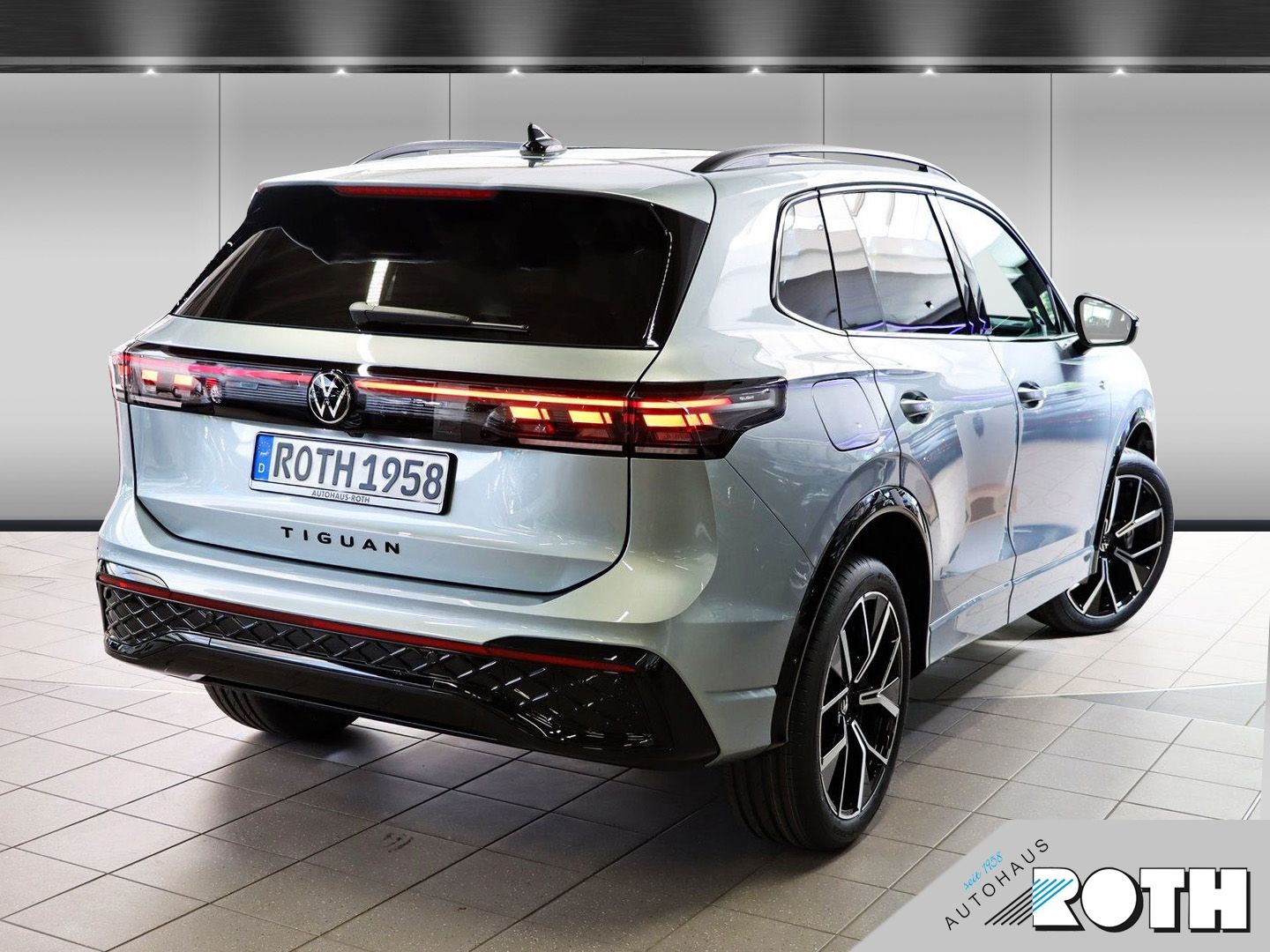 Volkswagen Tiguan R-Line 2.0 TDI DSG MATRIX AHK foto 2