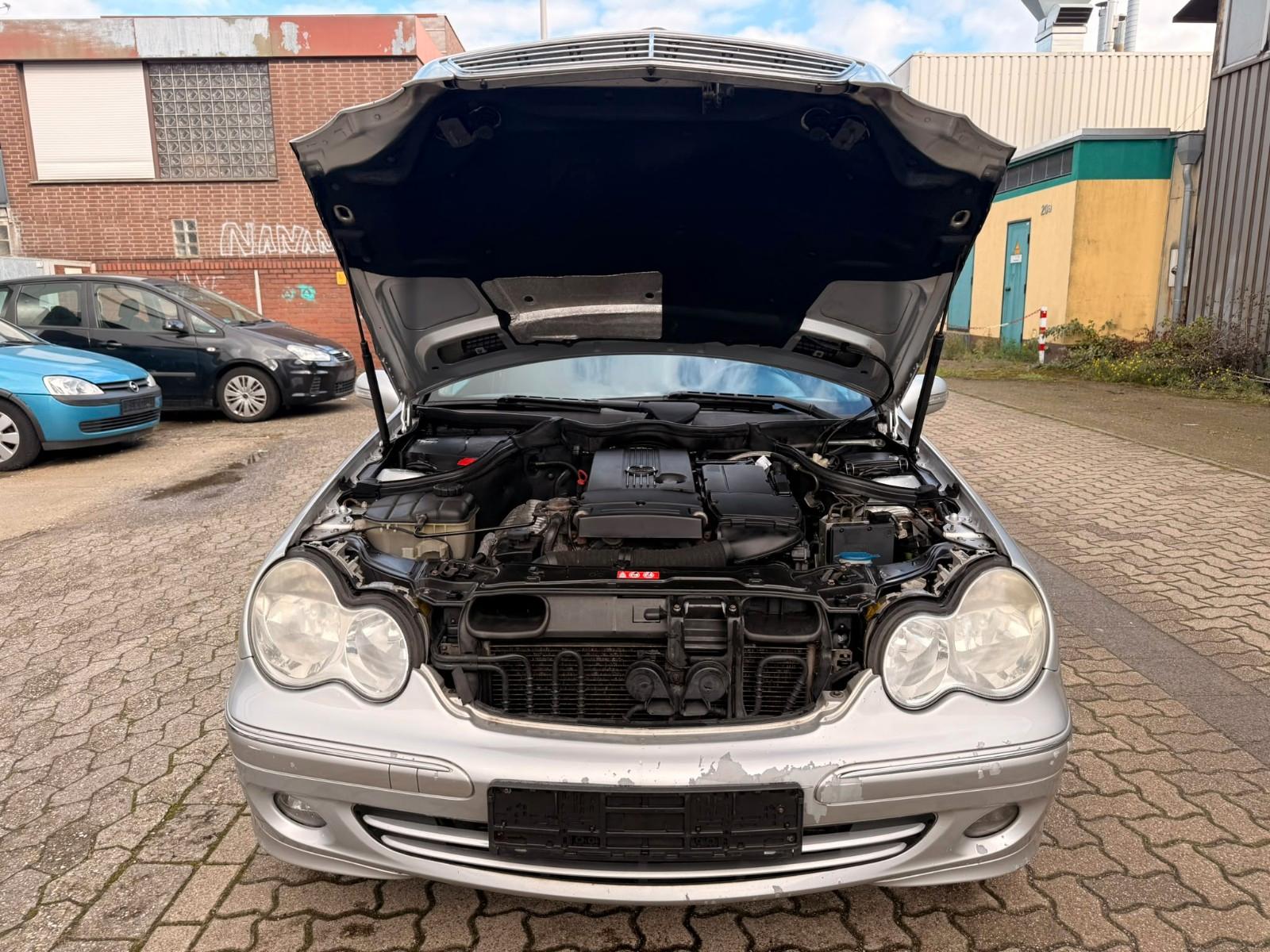 Mercedes-Benz C200 2006 — photo 27