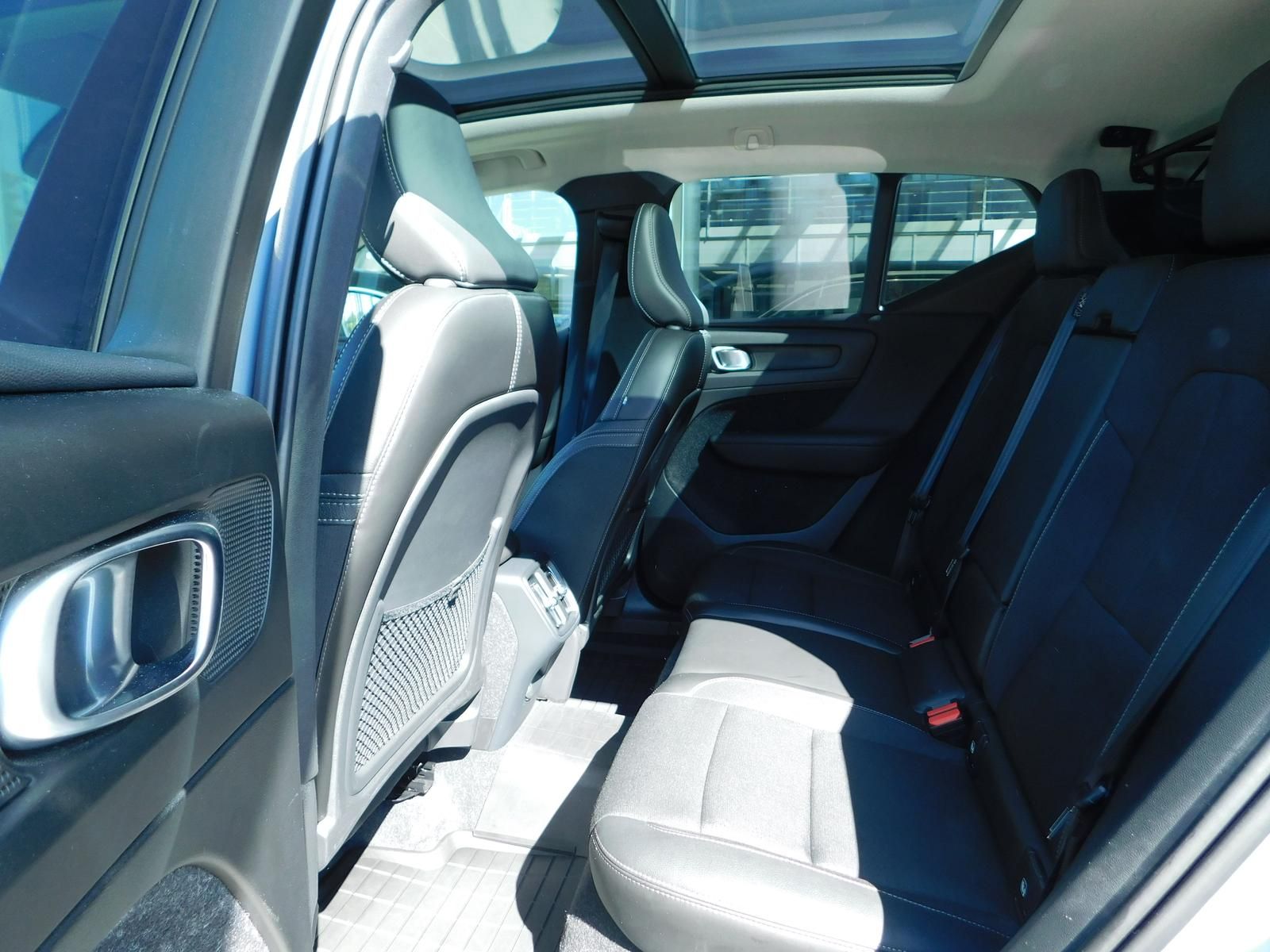 Fahrzeugabbildung Volvo XC40 T4 AWD Momentum Pro