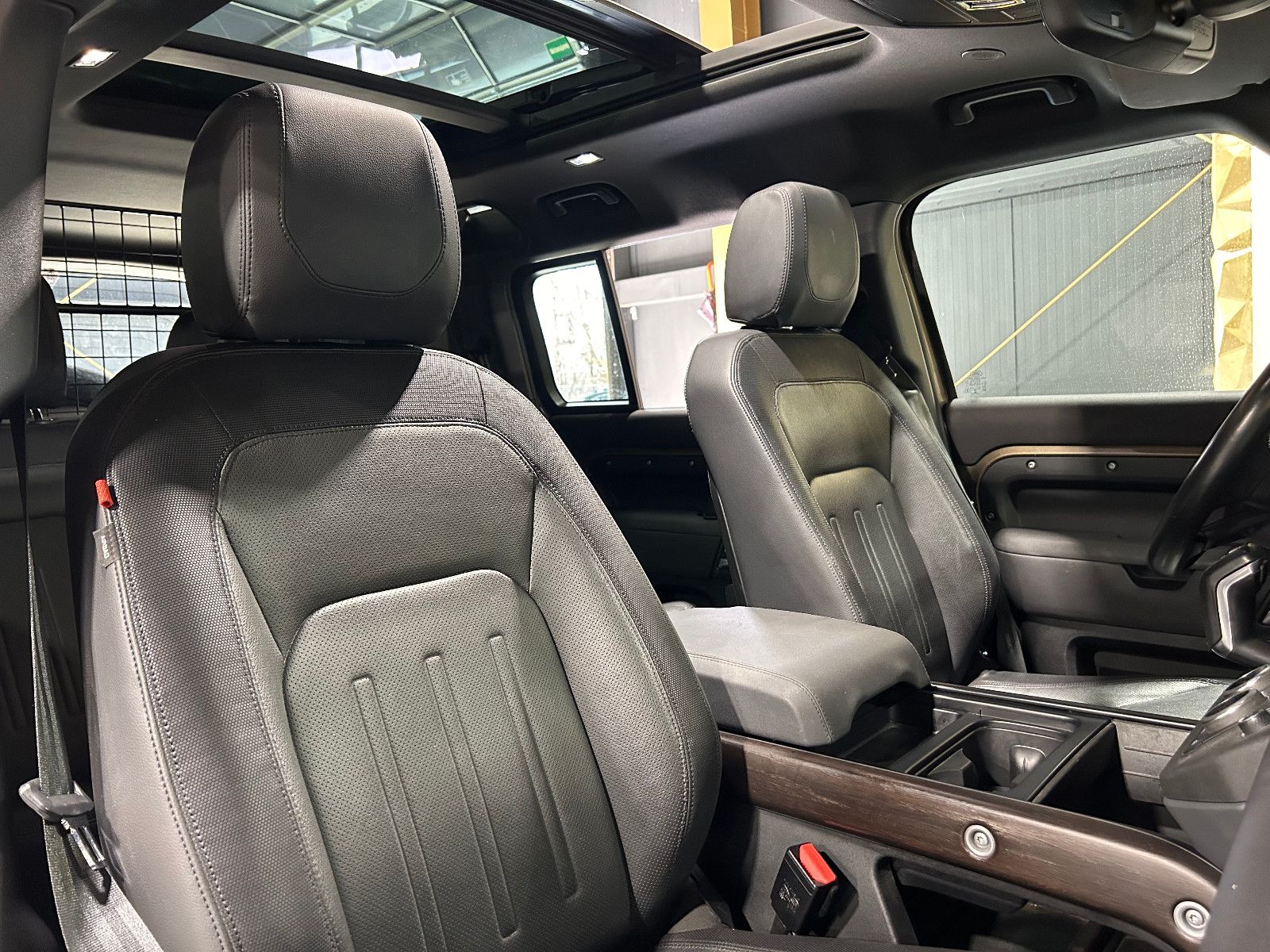 Fahrzeugabbildung Land Rover Defender 110 X-Dynamic S/HEAD-UP/PANO/360°/APPLE