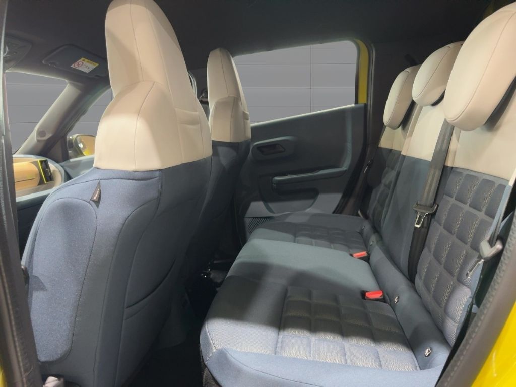 Fahrzeugabbildung Fiat Grande Panda Hybrid LA PRIMA Winter Paket