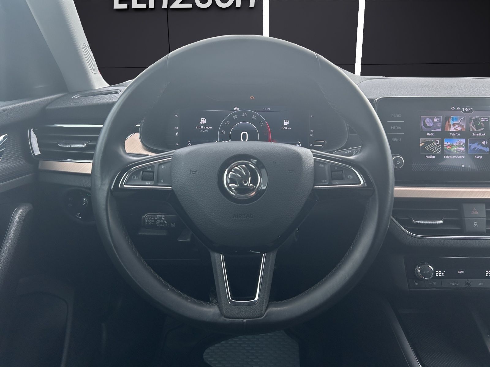 Fahrzeugabbildung SKODA Kamiq Style TSI LED ACC SH Ambiente Klima