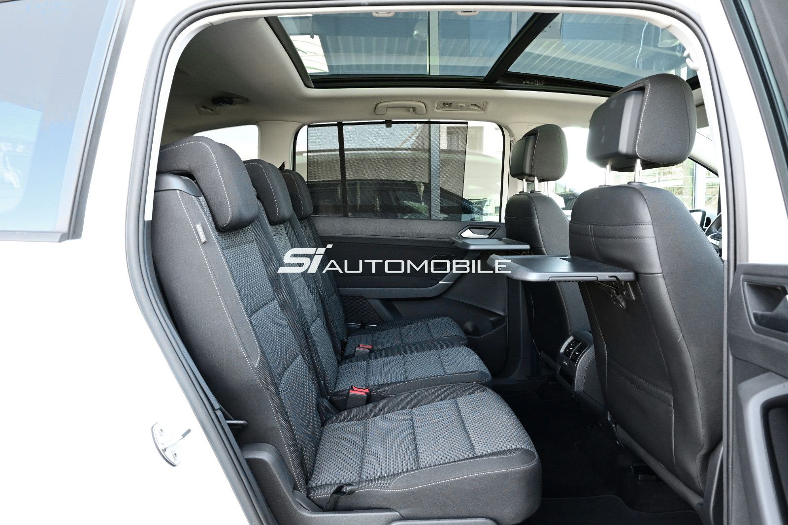 Fahrzeugabbildung Volkswagen Touran 1.5 TSI DSG °ACC°AHK°DYNAUDIO°PANO°STANDH
