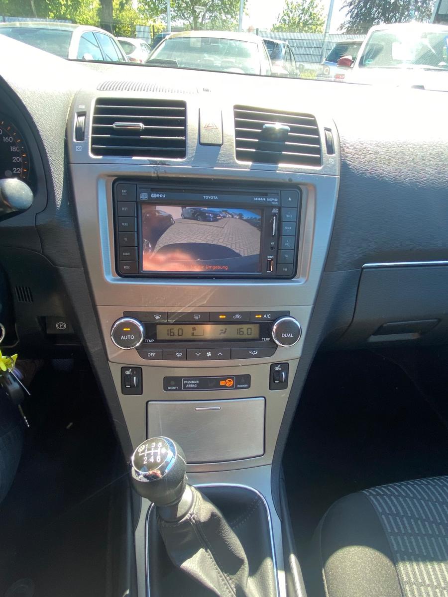 Toyota Avensis 2011 — photo 35