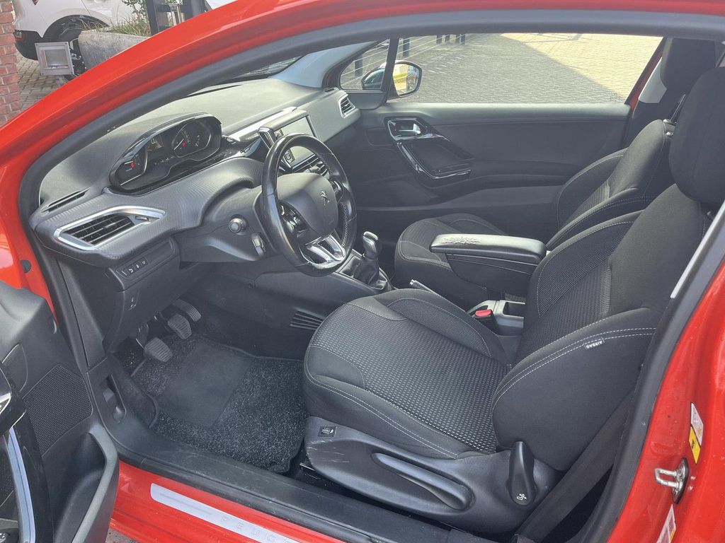 Peugeot 208 1.2 PureTech GT-line navi Händlerwartung